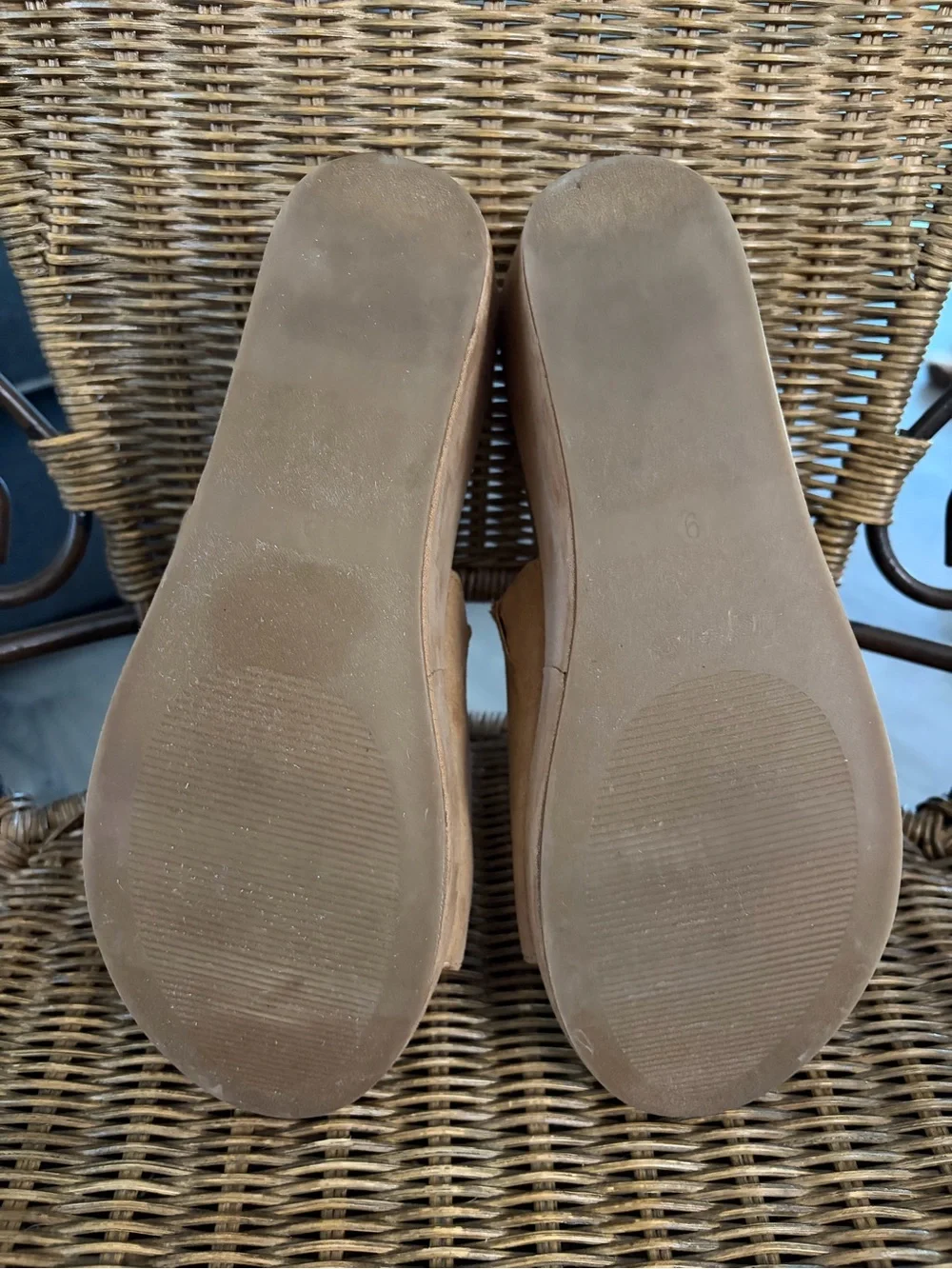 Carlos by Carlos Santana Sandals Sz 9 Suede Wedge Sandals Beige